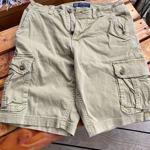Men’s size 32 American Eagle khaki active flex shorts